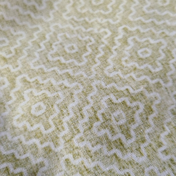 2 Pieces Lisa Audit Fabric 44"x45", 36"x44.5" - Picture 4 of 16